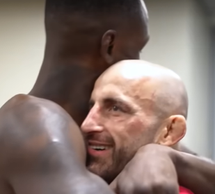 Volkanovski Backs Teammate Israel Adesanya for UFC Middleweight Title Defense Against Strickland