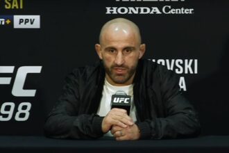 "Volkanovski Accepts Defeat: Topuria's Devastating Right Hand Shocks MMA World"