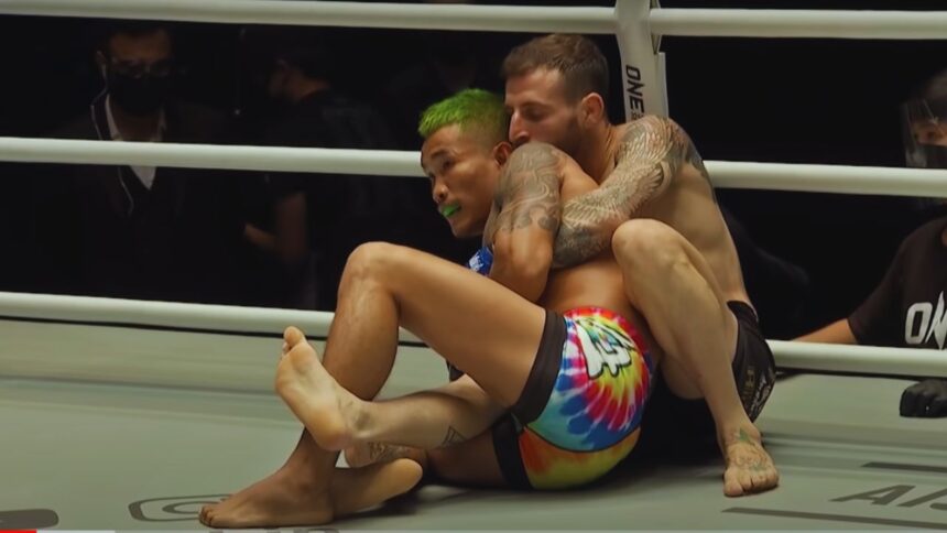 "Muay Thai Madness: Nong-O Hama's Controversial Victory Sparks Debate!"