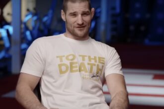 UFC: Sean Strickland Conceals Eye Injury Amid Controversial Loss to Dricus du Plessis at UFC 297