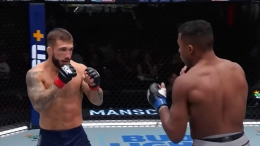 Brutal Knee Knockout Opens Gruesome Forehead Gash: A Night of Bloodshed in MMA’s Hidden Corners